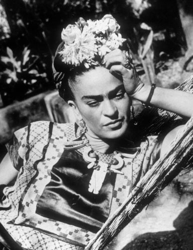 Faites vous livrer une reproduction haut de gamme de Portrait de Frida Kahlo pour votre décoration d'intérieur. Produit en France sur verre acrylique ou aluminium dibond, disponible en de multiples formats et à partir de 49,90 €. 